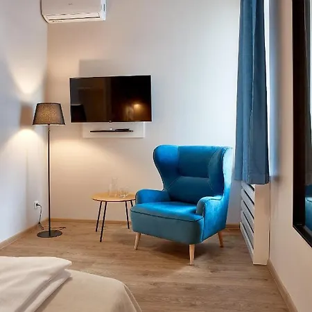 Traffic Stare Hotel