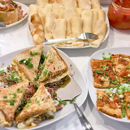 Traffic Stare Hotel 2*