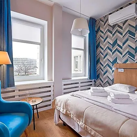 Traffic Stare Hotel